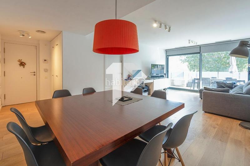 Foto 9c2f5299-bf1d-4f3a-bd5b-e6d2f981d320. Apartamento totalmente exterior terraza 50m 3 habitaciones 2 baños plaza de garaje en la finca orientación suroeste trastero piscina c en Barcelona