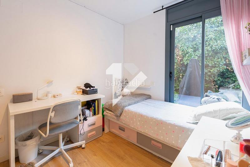 Foto a1b4a0a4-20b1-4c36-a608-9eab9c9be8c3. Apartamento totalmente exterior terraza 50m 3 habitaciones 2 baños plaza de garaje en la finca orientación suroeste trastero piscina c en Barcelona