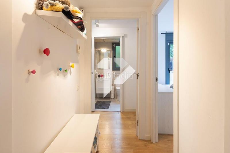 Foto c516328f-223a-4f64-93f5-4c36baa937c7. Apartamento totalmente exterior terraza 50m 3 habitaciones 2 baños plaza de garaje en la finca orientación suroeste trastero piscina c en Barcelona