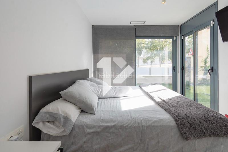 Foto c99cc227-286f-4cc5-b365-783a7fb729cc. Apartamento totalmente exterior terraza 50m 3 habitaciones 2 baños plaza de garaje en la finca orientación suroeste trastero piscina c en Barcelona