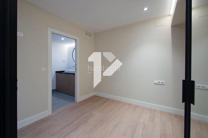 Foto b1c7eda5-37cf-49c3-b415-08523b4f6370. Local commercial dans Putget - Farró Barcelona