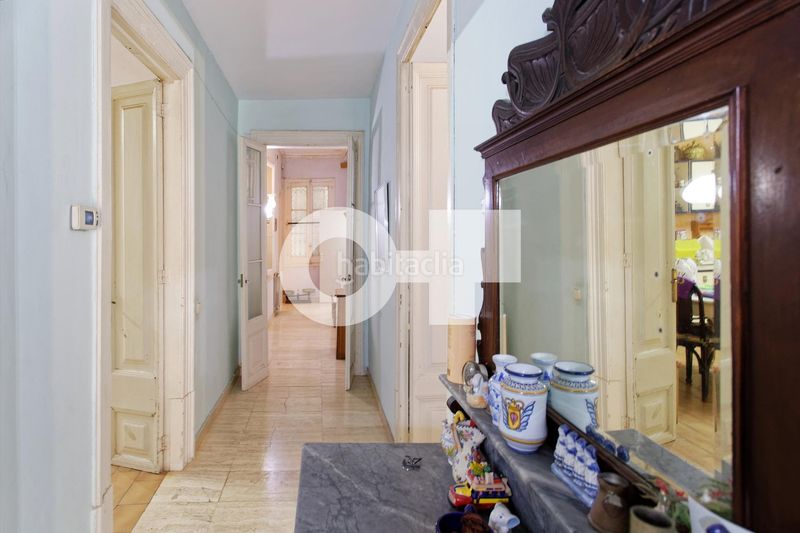 Foto 03b1ba4a-ff29-43c5-a4cd-91c37ab000f6. Apartament amb aparcament a Raval Barcelona
