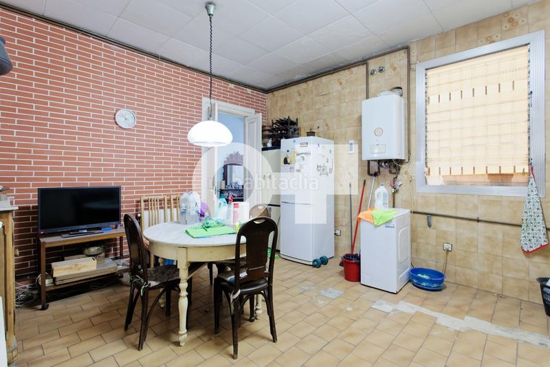 Foto 335d0aa8-f32a-43d2-bf3c-118946133f30. Apartament amb aparcament a Raval Barcelona