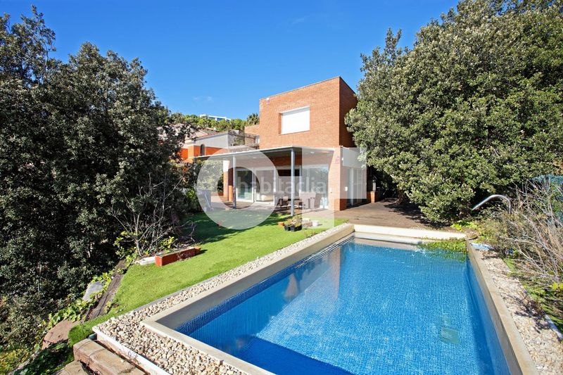 Foto 07984f5a-af74-4acc-b6b3-0a2e519fc879. Xalet amb calefacció aparcament piscina a Teià