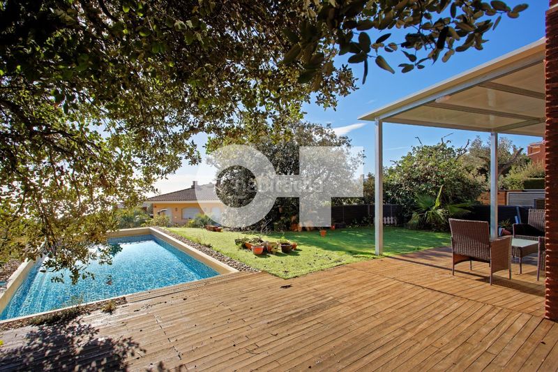 Foto b1d58553-7d4f-4150-a8a0-5b9a738139a2. Xalet amb calefacció aparcament piscina a Teià