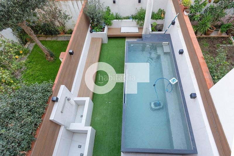 Foto 22f23d2d-c9fa-4a46-b618-227e9b9b1cd2. Casa adossada amb calefacció aparcament piscina a Castelldefels