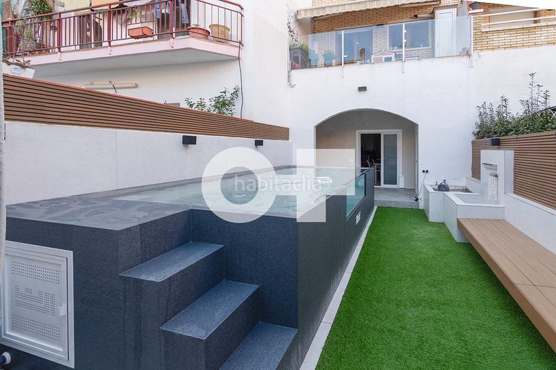 Foto b63b2a61-cc20-4bd6-bc15-50cdba6d5387. Casa adossada amb calefacció aparcament piscina a Castelldefels