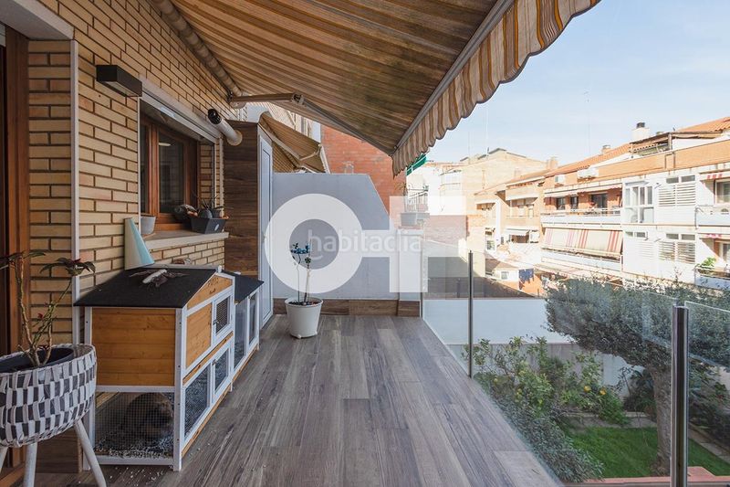 Foto ed48171c-3eb2-4583-81e8-0ca6e05645cb. Casa adossada amb calefacció aparcament piscina a Castelldefels