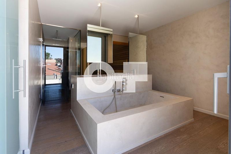 Foto 277fa2a7-969a-4c60-8cf2-53c2d402b15c. Casa adossada amb calefacció aparcament piscina a Esplugues de Llobregat