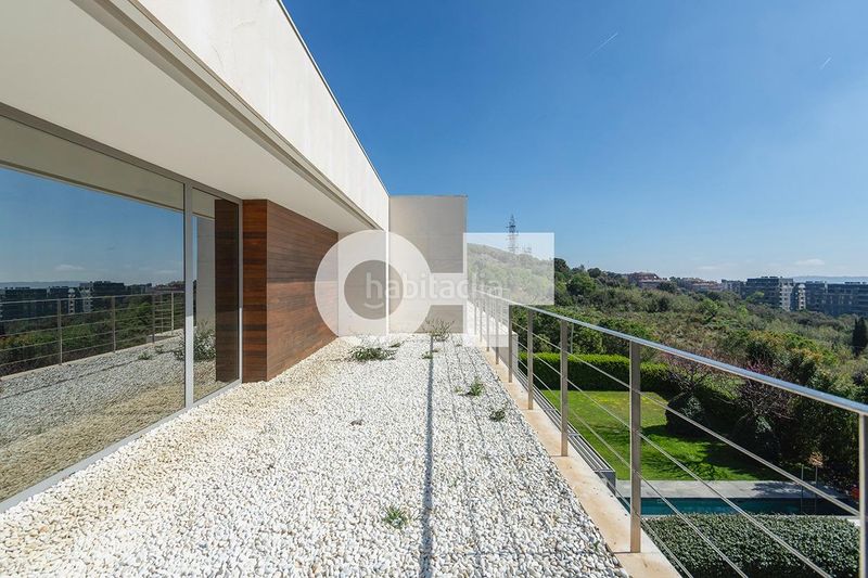 Foto 527d5bd4-e1a3-4b1d-a374-b5dc185d3262. Casa adossada amb calefacció aparcament piscina a Esplugues de Llobregat