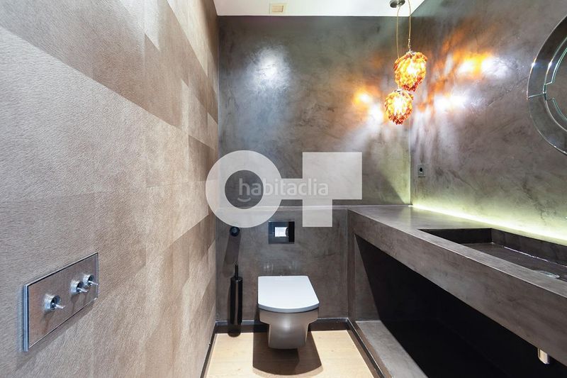Foto a8382bd4-a6b7-440d-bcc7-e6e2b670538e. Casa adossada amb calefacció aparcament piscina a Esplugues de Llobregat