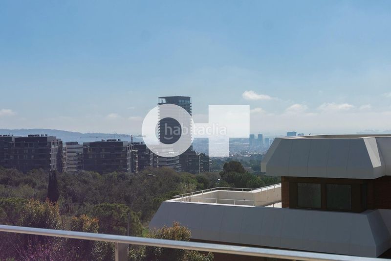 Foto d682499f-66a4-454f-97bf-e9212e2fec20. Casa adossada amb calefacció aparcament piscina a Esplugues de Llobregat