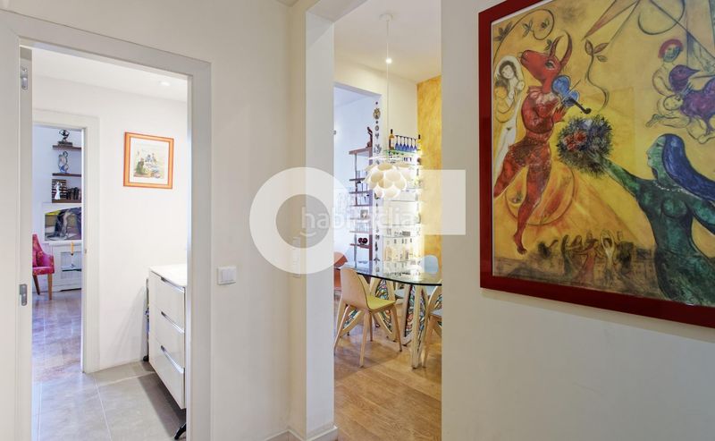 Foto 328fbf16-ec8d-485f-88ab-4785f182baa3. Piso totalmente exterior muy luminoso orientación sur balcón con vistas a la rambla 2 hab. dobles ascensor ite ok finca 1999 en Barcelona