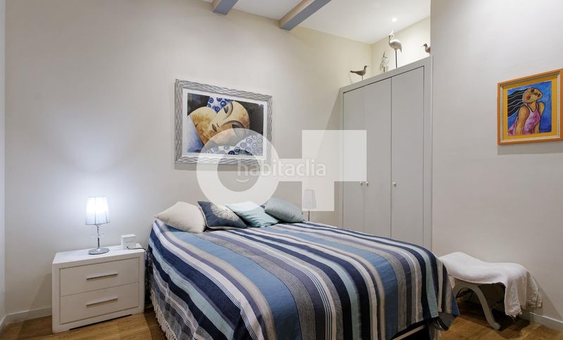 Foto 36714879-8129-40c1-8eb7-8ef65a99fffc. Piso totalmente exterior muy luminoso orientación sur balcón con vistas a la rambla 2 hab. dobles ascensor ite ok finca 1999 en Barcelona