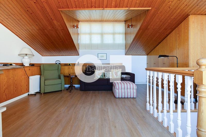 Foto 08b79aad-1744-461c-bd5e-0d3e507125a2. Casa adossada amb aparcament a Centre Sant Just Desvern