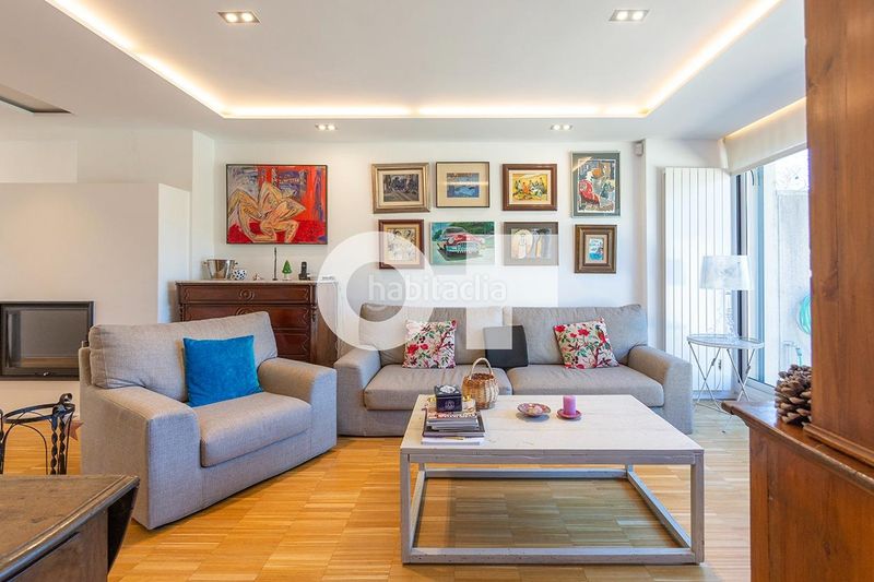 Foto 1154ab46-209b-42e5-8275-a7867a0f5f94. Casa adossada amb aparcament a Centre Sant Just Desvern