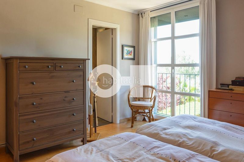 Foto 26efd436-da08-4c24-a6de-ad10f44a3883. Casa adossada amb aparcament a Centre Sant Just Desvern