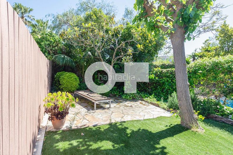 Foto 2bef174e-3747-4a21-b5eb-723c70dc94d0. Casa adossada amb aparcament a Centre Sant Just Desvern