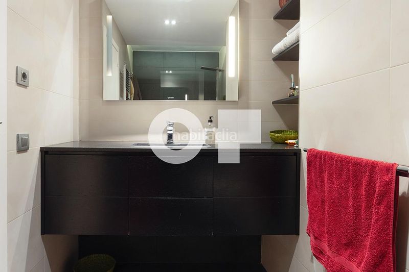 Foto 5c9a4c2a-0fde-4130-a53c-84536018a959. Casa adossada amb aparcament a Centre Sant Just Desvern