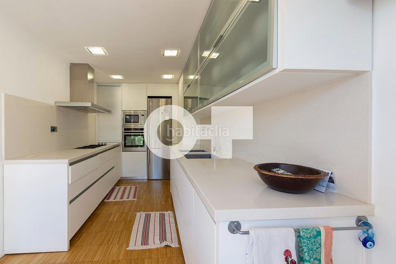 Foto 73bf473e-c19f-49a3-92cb-edc7658709bc. Casa adossada amb aparcament a Centre Sant Just Desvern