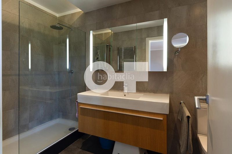 Foto 8e79f3b0-cd06-47c9-8ac2-326e28d32fc5. Casa adossada amb aparcament a Centre Sant Just Desvern