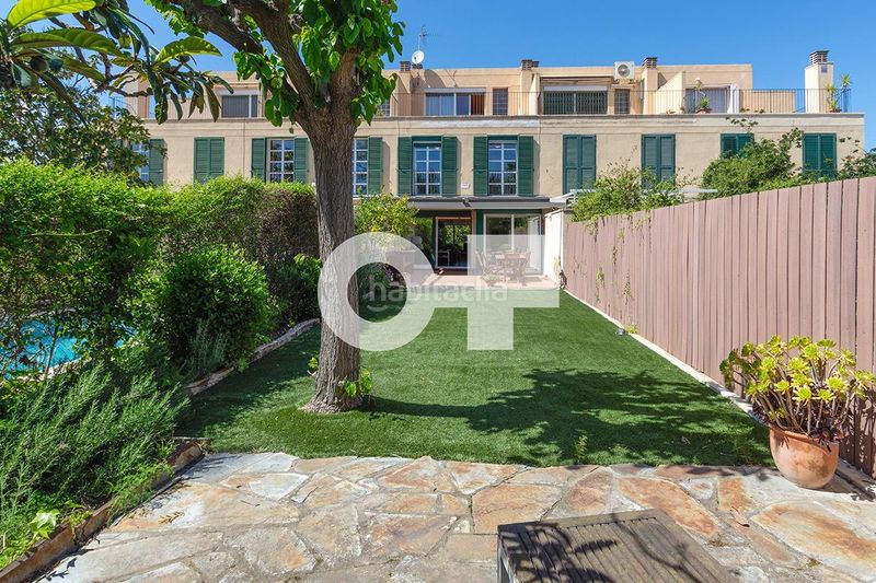 Foto 995bd72d-535c-4738-89f0-d78e7fc26c6c. Casa adossada amb aparcament a Centre Sant Just Desvern