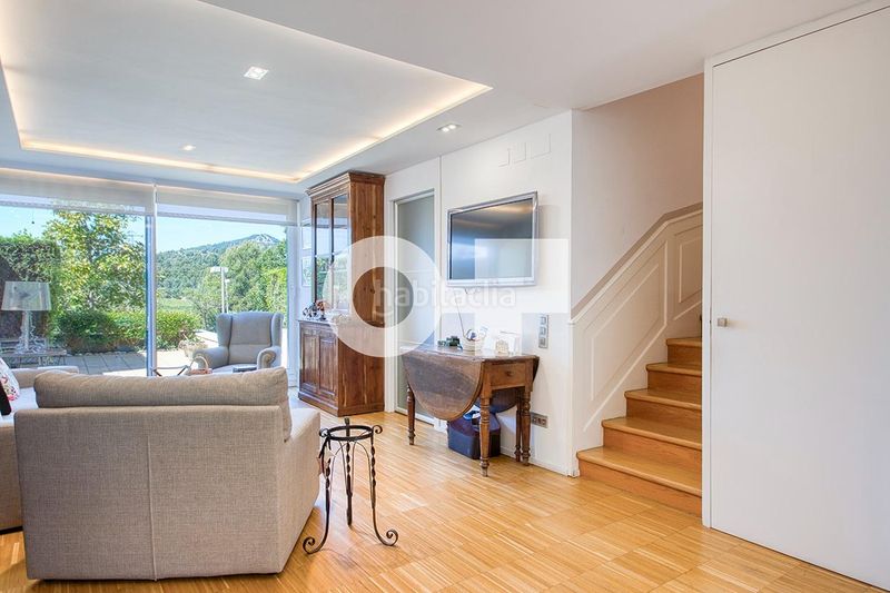 Foto a5074a63-1fb9-40a1-907b-2cf58c1fad01. Casa adossada amb aparcament a Centre Sant Just Desvern