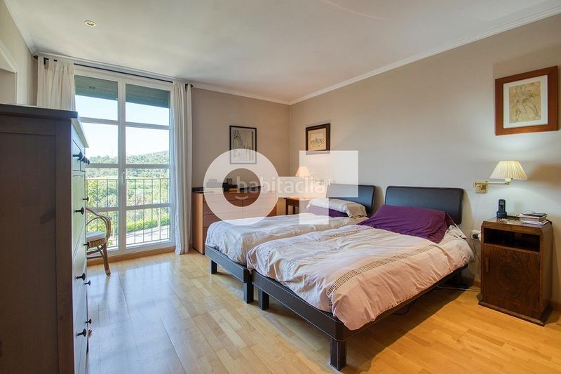 Foto a9080675-88c2-411e-bbe8-96bb8682876c. Casa adossada amb aparcament a Centre Sant Just Desvern