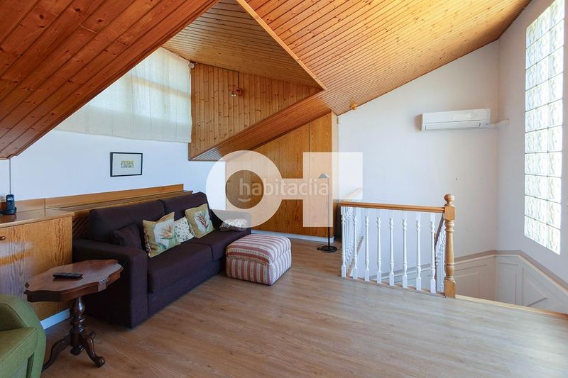 Foto ae97dcb2-de20-4e51-80de-bebc78e28416. Casa adossada amb aparcament a Centre Sant Just Desvern