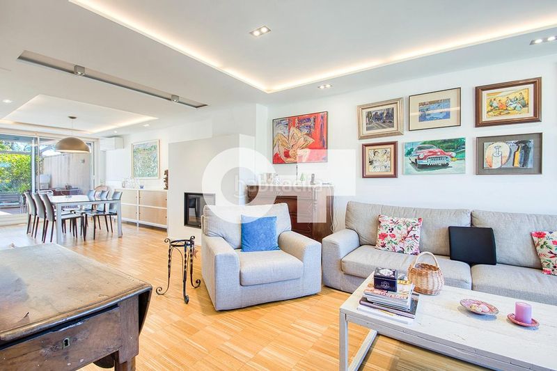 Foto b5e9bd69-5c91-44bf-b6f7-eab46b2c4de1. Casa adossada amb aparcament a Centre Sant Just Desvern