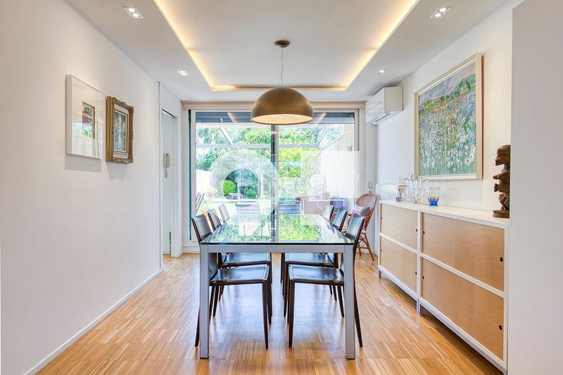 Foto c6a47467-cd7f-482a-b023-f7f9602a7993. Casa adossada amb aparcament a Centre Sant Just Desvern