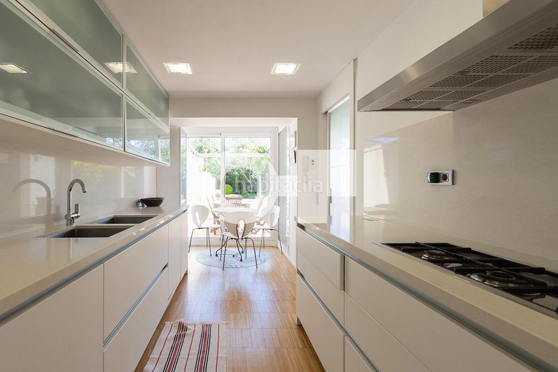 Foto cbcfa7f1-1f97-4d0e-9634-1b0a9bd9e625. Casa adossada amb aparcament a Centre Sant Just Desvern