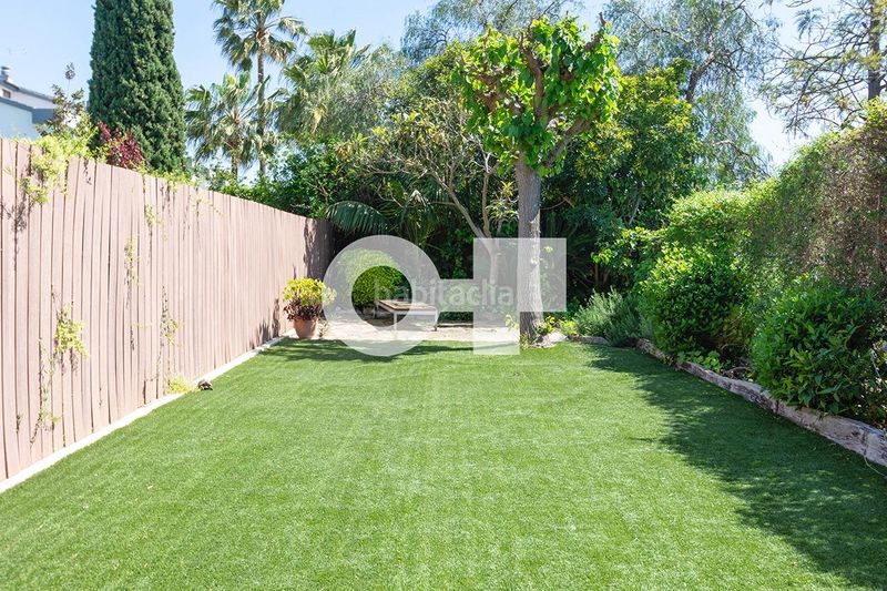 Foto d87a0225-7a98-43df-ab45-8bebfee0d2fc. Casa adossada amb aparcament a Centre Sant Just Desvern