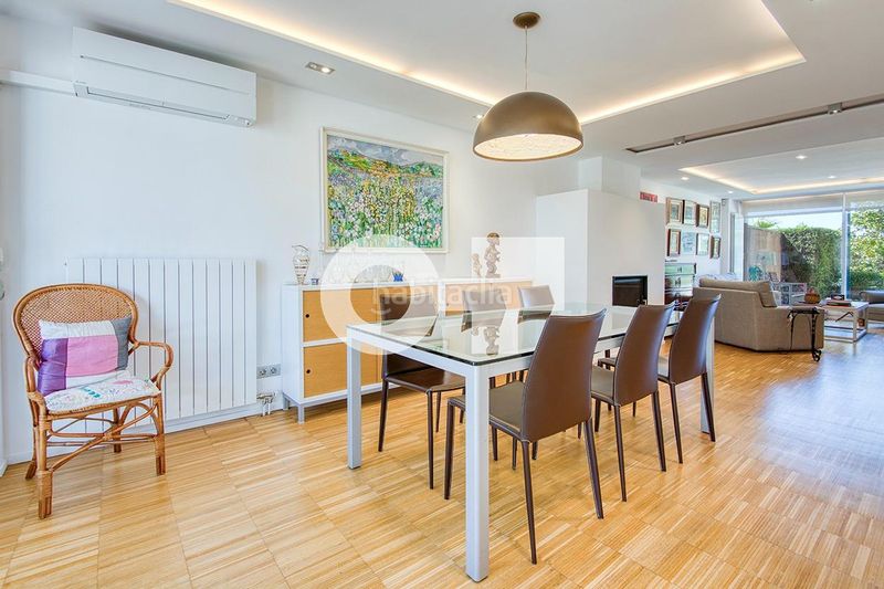 Foto dfbdcf7b-0926-4117-816f-9a662aab2e93. Casa adossada amb aparcament a Centre Sant Just Desvern