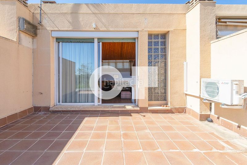 Foto e767562f-e391-4d75-a019-279ef4d75065. Casa adossada amb aparcament a Centre Sant Just Desvern