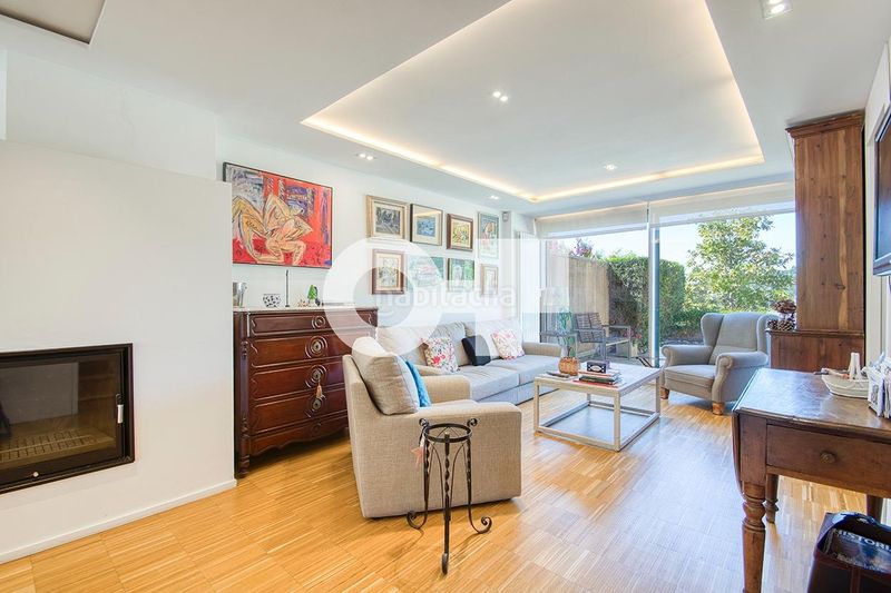 Foto f3aafeb8-7391-43d9-8827-17110b615bd1. Casa adossada amb aparcament a Centre Sant Just Desvern