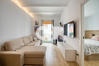 Pis  Carrer carrer sants. Reformado  balcón  ubicación excelente  2hab. 1 baño  66 m2 cons