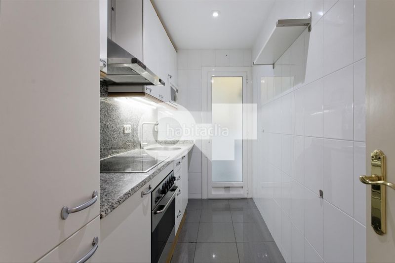 Foto 0b22f4c9-21cf-402e-b188-247aa37e876e. Apartament amb calefacció a Putget - Farró Barcelona