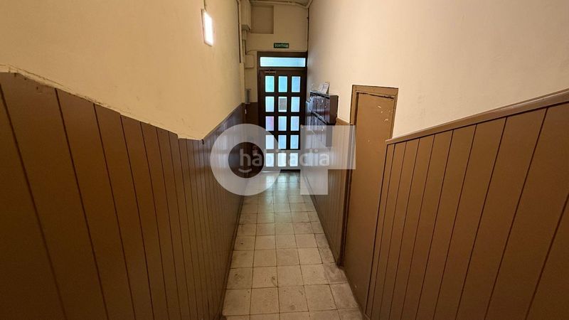 Foto e51971f1-3b9e-43f9-a298-9491bd026d23. Planta baixa a Hostafrancs Barcelona