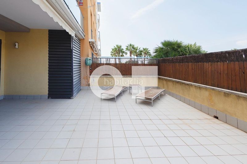Foto 3b075290-6467-4b85-8200-5dd13b2991b3. Planta baixa amb calefacció piscina a Les Salines-Pla de Sant Pere Cubelles