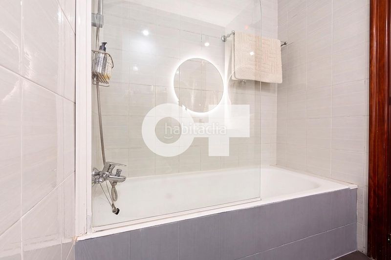 Foto 103eb0be-4a56-416f-b53d-463b68eacfd2. Casa adossada amb aparcament piscina a Centre Sant Just Desvern