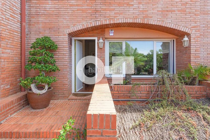 Foto 9c10dd74-17c6-4359-aae6-ebd9561a2f2b. Casa adossada amb aparcament piscina a Centre Sant Just Desvern