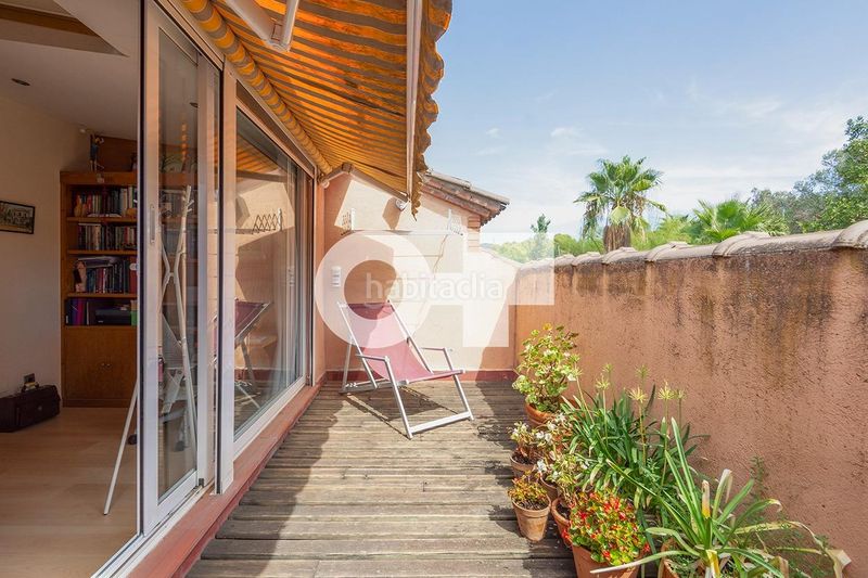 Foto b00d5954-2505-489d-b075-ac0b09cfbd1e. Casa adossada amb aparcament piscina a Centre Sant Just Desvern