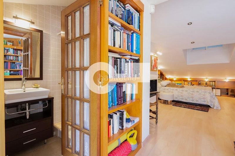 Foto ca82a7ea-441d-41e0-b10d-f8b79f563161. Casa adossada amb aparcament piscina a Centre Sant Just Desvern