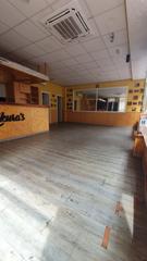 Affitto Locale commerciale in Pryconsa-Juan de Austria. Se alquila local comercial  con salida de humos