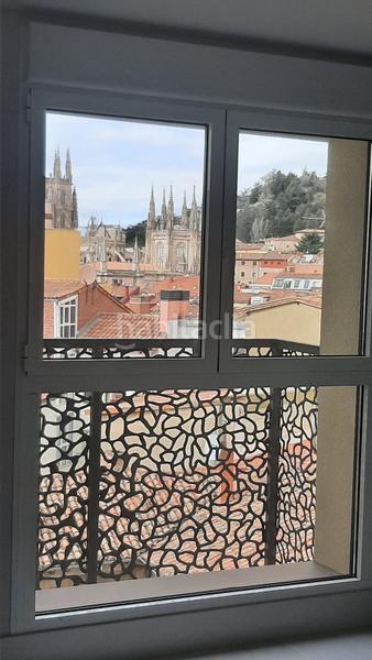 Foto facbdd9d-8213-4e87-9013-9ab28c1f4658. Triplex dans Casco Antiguo Burgos