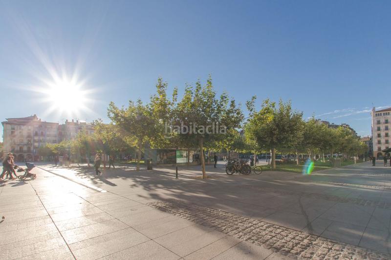 Foto cdce370f-0d22-46be-a5cd-eeca45a240f7. Local comercial a Casco Antiguo Pamplona / Iruña