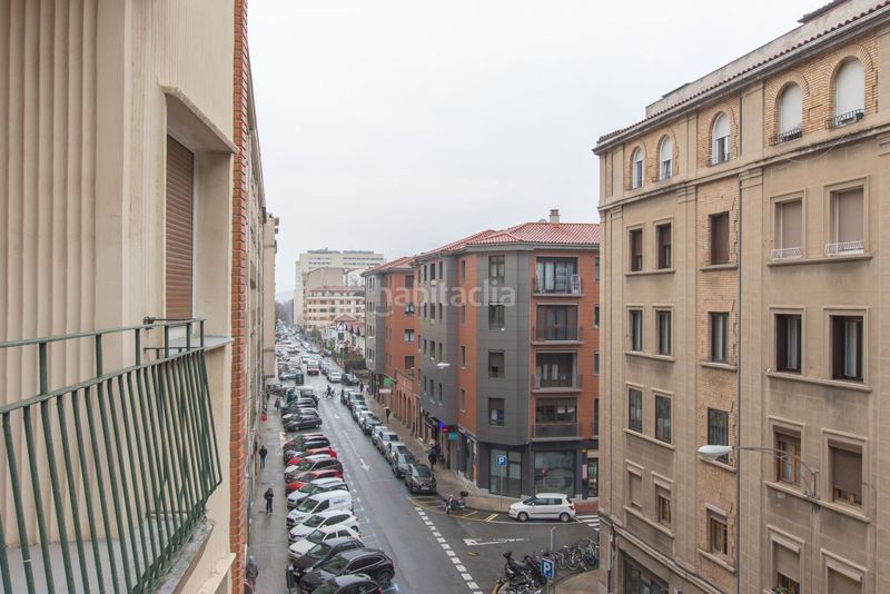 Foto b8d5d4f9-35a8-40bc-944d-9b9cbf4c6a18. Pis amb calefacció a Segundo Ensanche Pamplona / Iruña