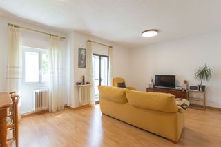 Pis  Larrasoaña. Piso en venta en chantrea, 2 dormitorios.