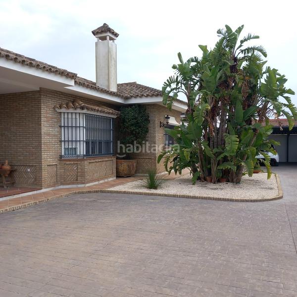Foto a8cf9789-b6d4-4832-be8a-650c4acd0f46. Chalet with heating parking pool in Las Lagunas - Campano Chiclana de la Frontera
